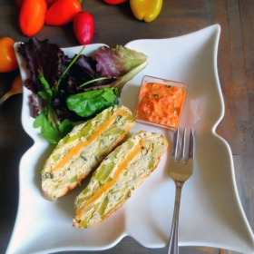 image de la recette Flan aux courgettes et mimolette, sauce aux poivrons grillés